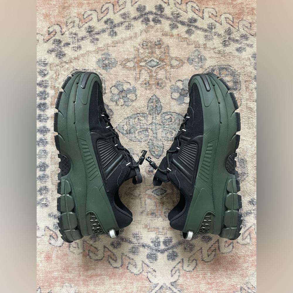 Nike NWOT Black Green Zoom Vomero Roam Outdoor Winterized Sneakers Mens 13 - Picture 4 of 6